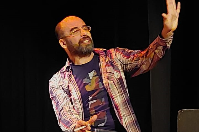 Monólogo ''Por Enquanto, R.Russo'', entra em cartaz no Teatro Nilton Filho