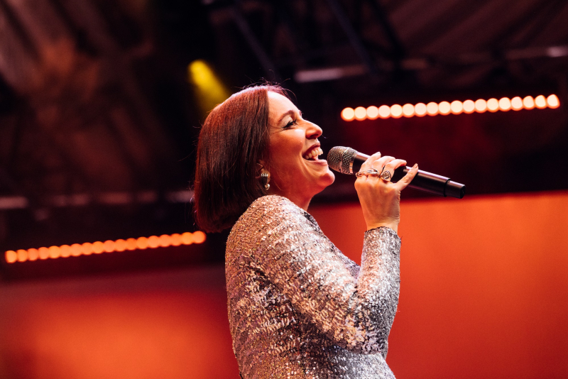 Roberta Sá apresenta em setembro no Opinião a nova turnê ''Sambasá - Ao Vivo''