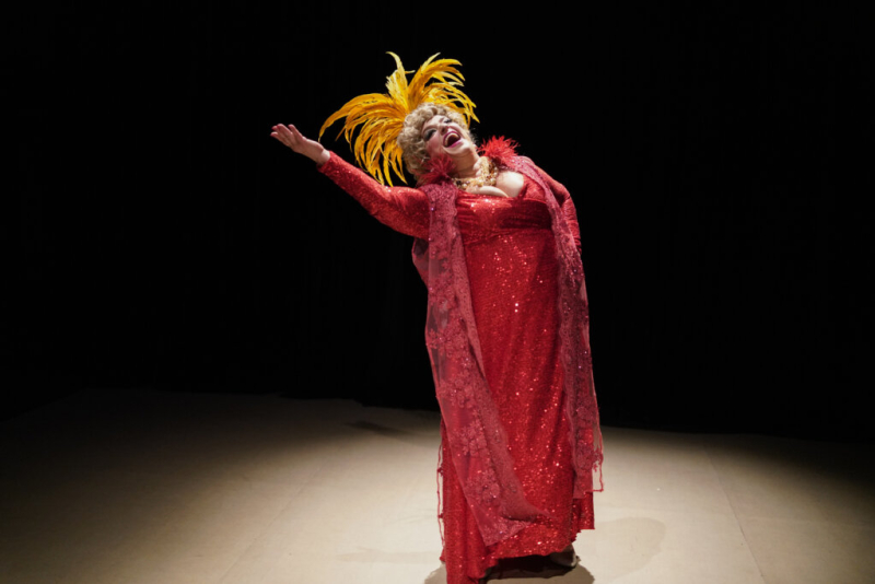 Espetáculo ''Nasci pra ser Dercy'' com Grace Gianoukas, chega a Porto Alegre em agosto