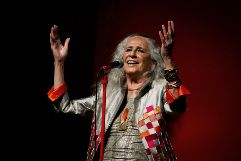 Após esgotar ingressos em 4 horas, Maria Bethânia abre sessão extra em Porto Alegre