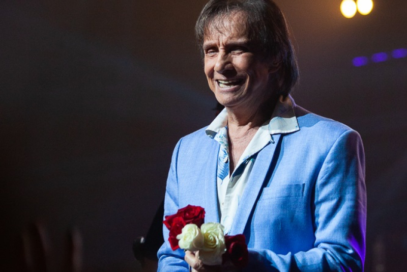 Roberto Carlos em show especial de Dia das Mães no Auditório Araújo Vianna