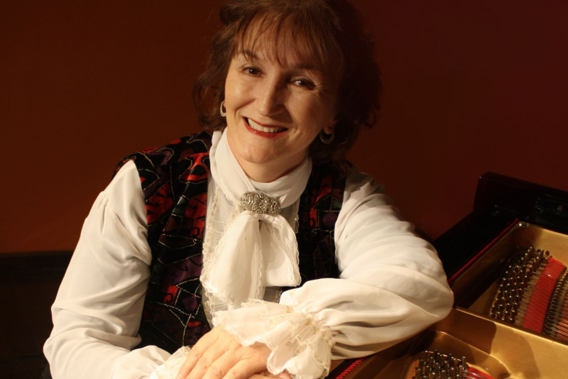 Olinda Allessandrini apresenta o espetáculo ''Abram Alas para Chiquinha Gonzaga''