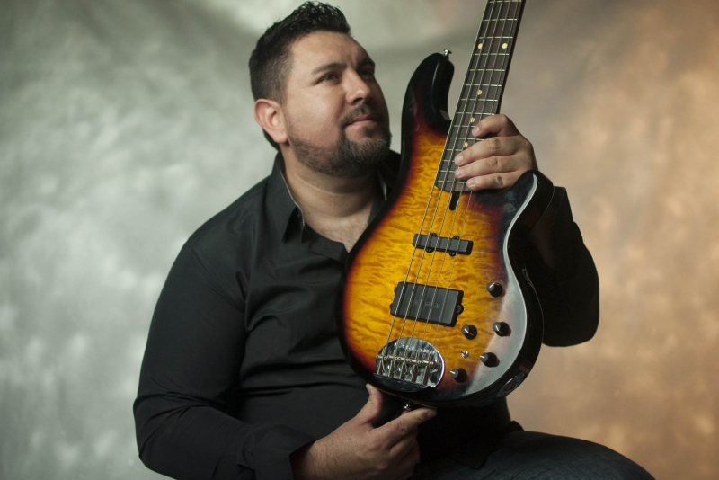 Ghadyego Carraro apresenta show de lançamento do álbum Tribute no Theatro Fuga