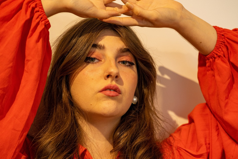 Anna Perin faz show de lançamento do EP 'Brasa', nesta quinta-feira (18) no Agulha  