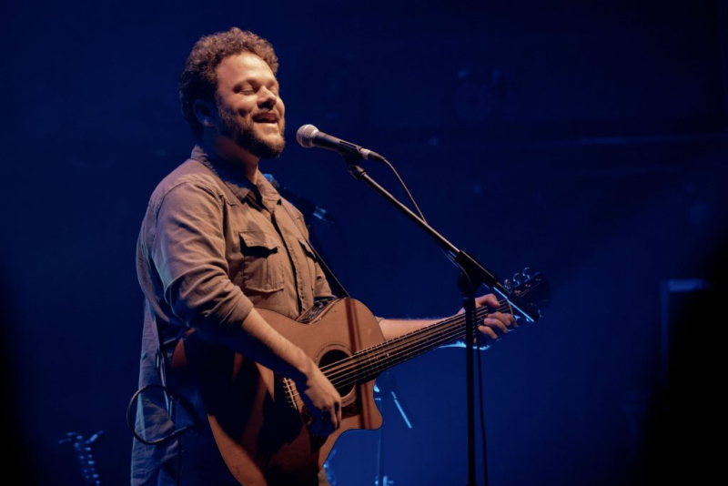 Marcos Almeida se apresenta no Teatro CIEE em junho 