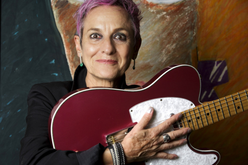 Laura Finocchiaro apresenta ''Mulher de púrpura'' no Espaço 373