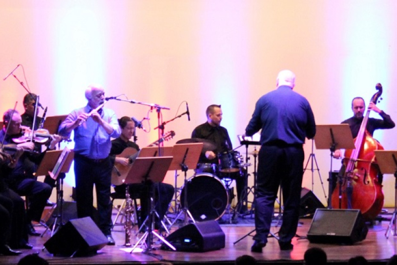 UCS Orquestra, Manfredo Schmiedt e Pedrinho Figueiredo em 'Bossa Nova no RS' 