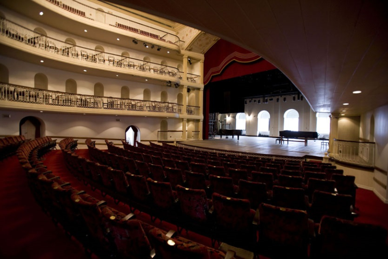 Theatro São Pedro comemora 165 anos com programação de aniversário 