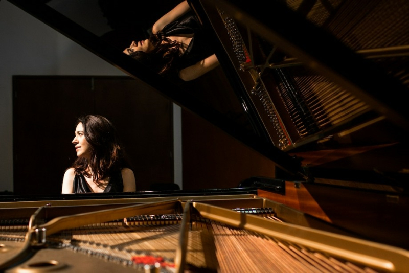 Pianista indicada ao Grammy Latino, Erika Ribeiro apresenta recital no Instituto Ling