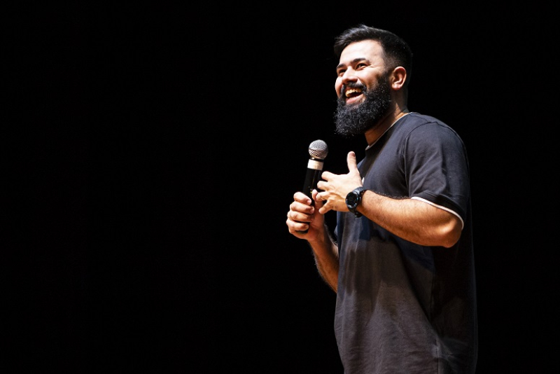 Stand Up ''Vida de Crente'' chega ao Teatro do Sesc Alberto Bins