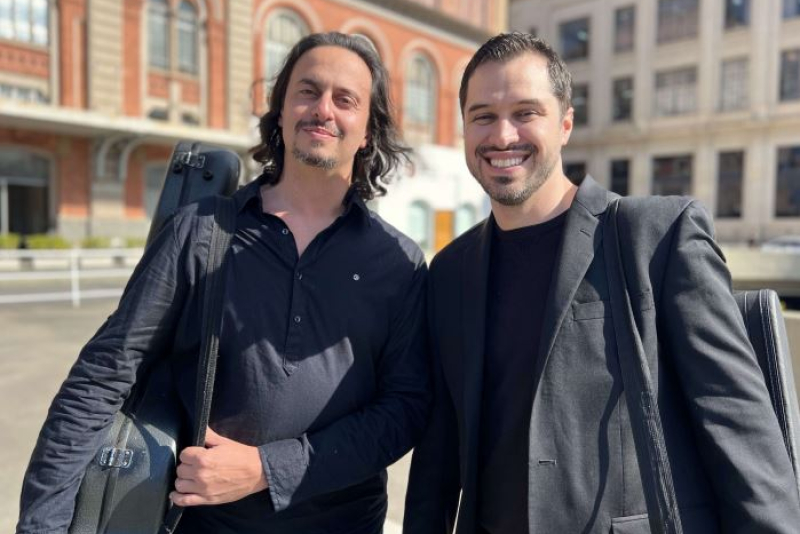 Oliveira-Dozza Guitar Duo se apresenta nesta quinta-feira (13) no Farol Santander 