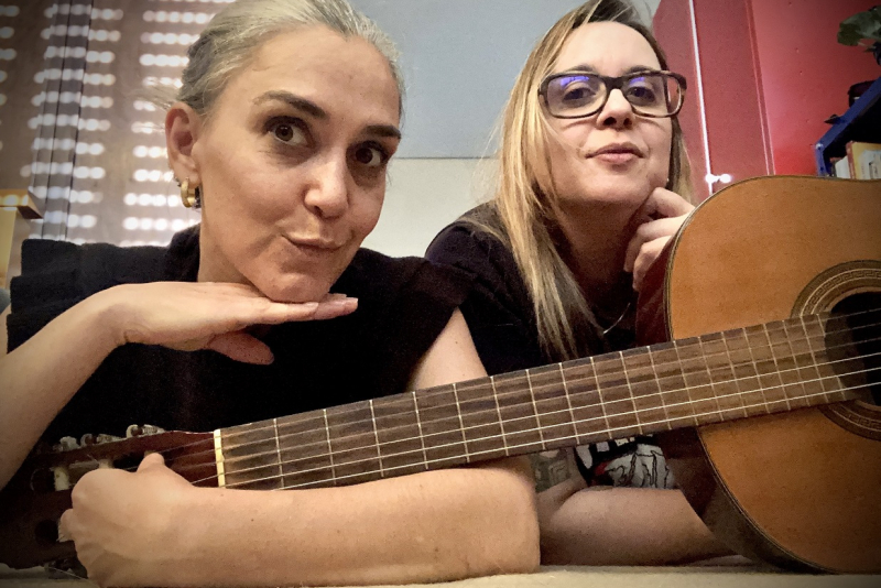 Adriana Deffenti e Izmália sobem ao palco do Espaço 373 com o show DEFFENTIZMÁLIA