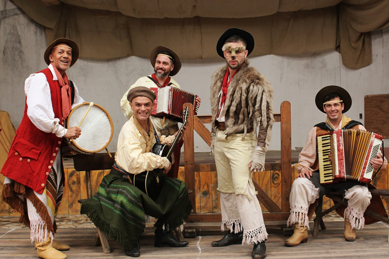 Musical infantil O Gato de Botas e Bombachas estreia nova temporada em Porto Alegre