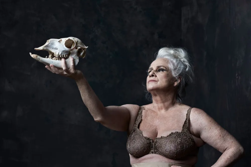 Vera Holtz apresenta em novembro no Theatro São Pedro o espetáculo ''Ficções'' 