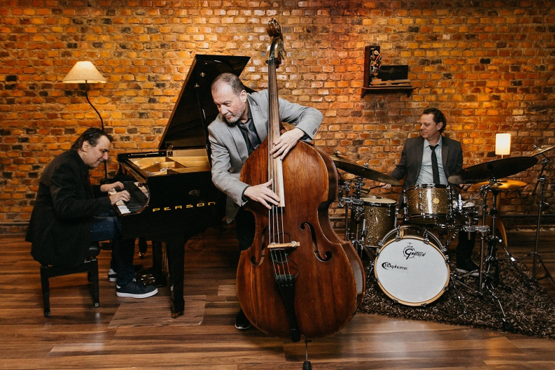 Jambo Trio e convidados agitam a cena jazzística do próximo domingo no Sixteen Jazz