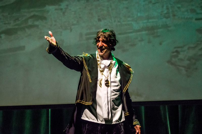 Theatro São Pedro recebe neste fim de semana 'Eduardo Bueno em Brasil: Pecado Capital'