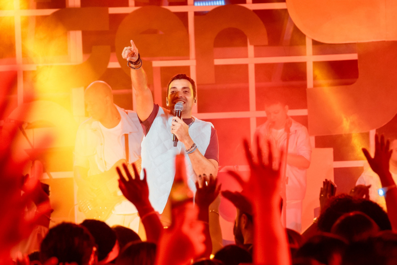 Hitmaker do pagode, Gustavo Lins lança sua versão do clássico 'Estrela Maior'