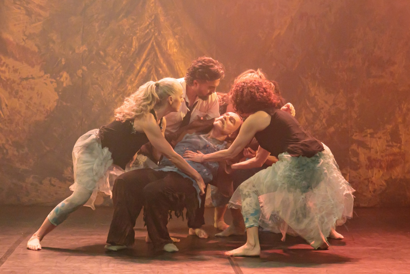 Bailarinos 50+ da Companhia H dançam suas 'Memórias Perdidas' no Teatro Renascença