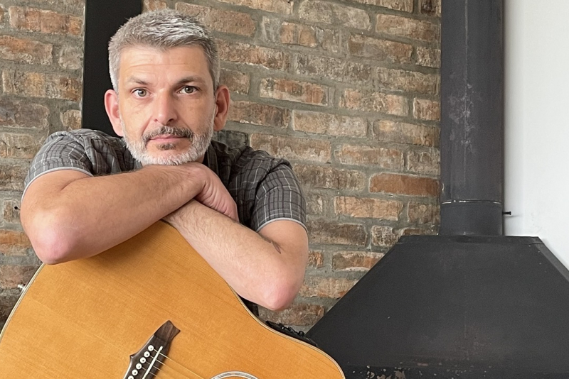 Baixista belga Lou Pisani lança novo disco no Espaço 373