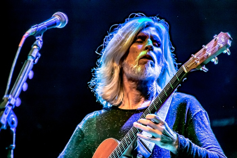 Oswaldo Montenegro traz a Porto Alegre show em que celebra 50 anos de estrada