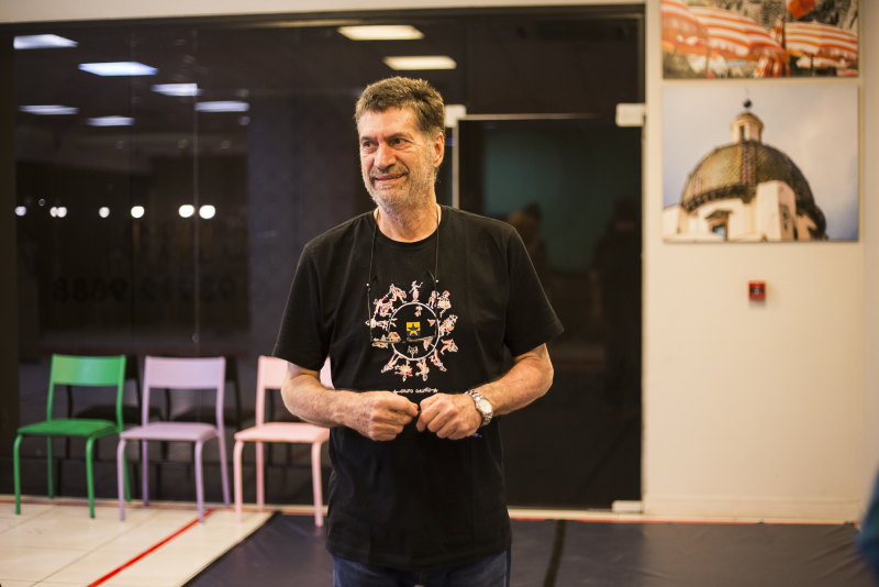 Peça 'Sangue e Pudins' de Luciano Alabarse entra em cartaz no Teatro Renascença