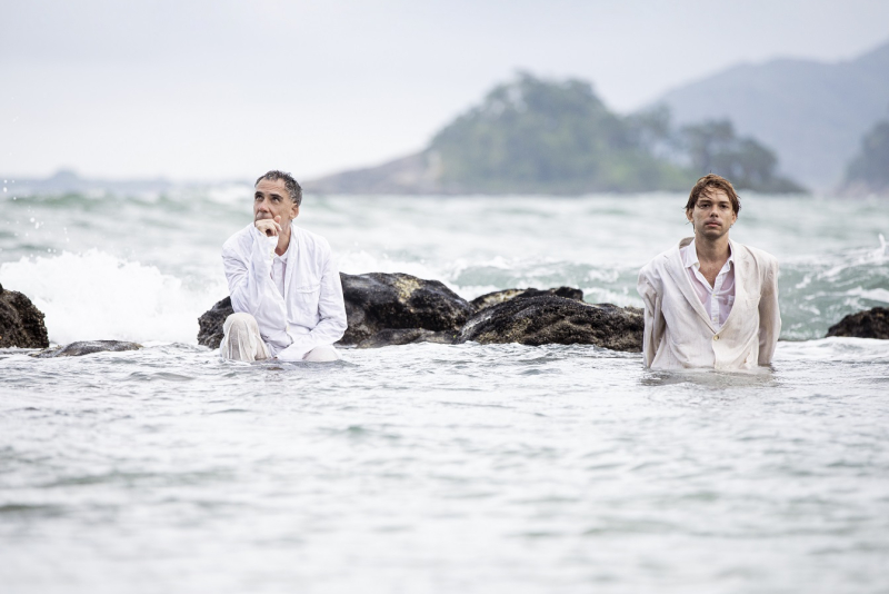 Arnaldo Antunes e Vitor Araújo apresentam em maio em Porto Alegre a turnê 'Lágrimas do Mar'