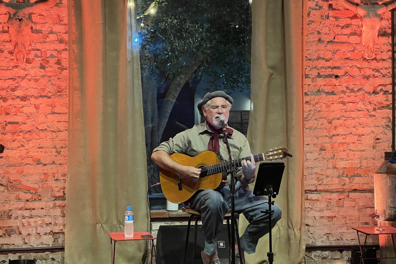  Cantor, compositor e violonista nativista Mauro Moraes é a próxima atração do Rancho Tabacaray