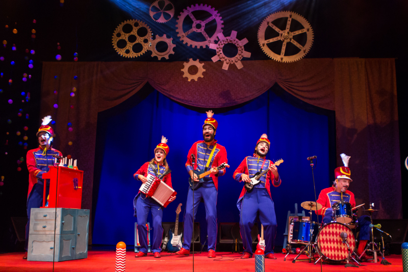 Orquestra de Brinquedos em duas sessões no Theatro São Pedro