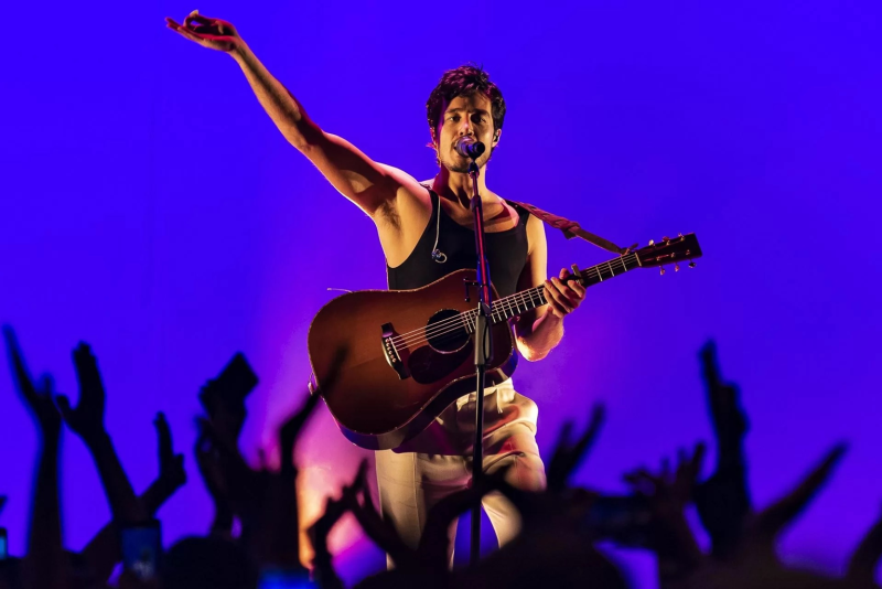 Tiago Iorc retorna aos palcos com show especial 'Noite dos Namorados' com agenda em Porto Alegre