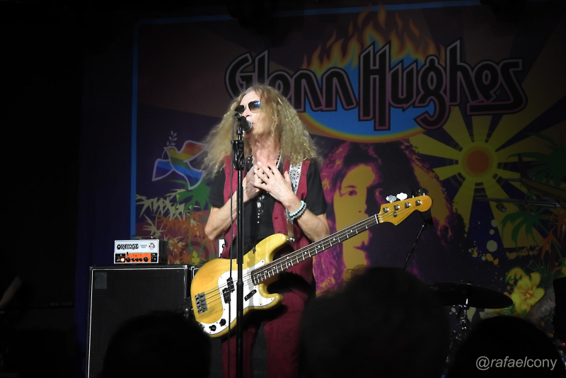 Glenn Hughes faz show em Porto Alegre com turnê de despedida dos palcos
