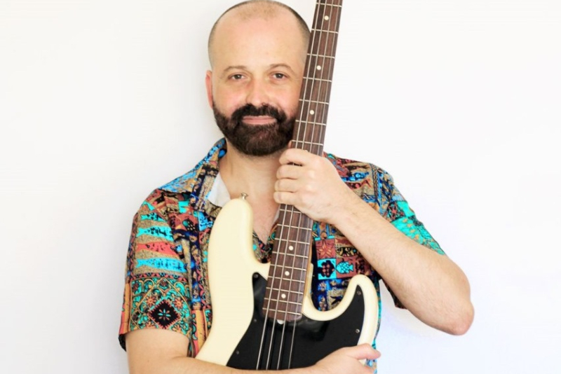 Raro Recital para Baixo Elétrico e Orquestra mistura música popular e música de concerto no IA