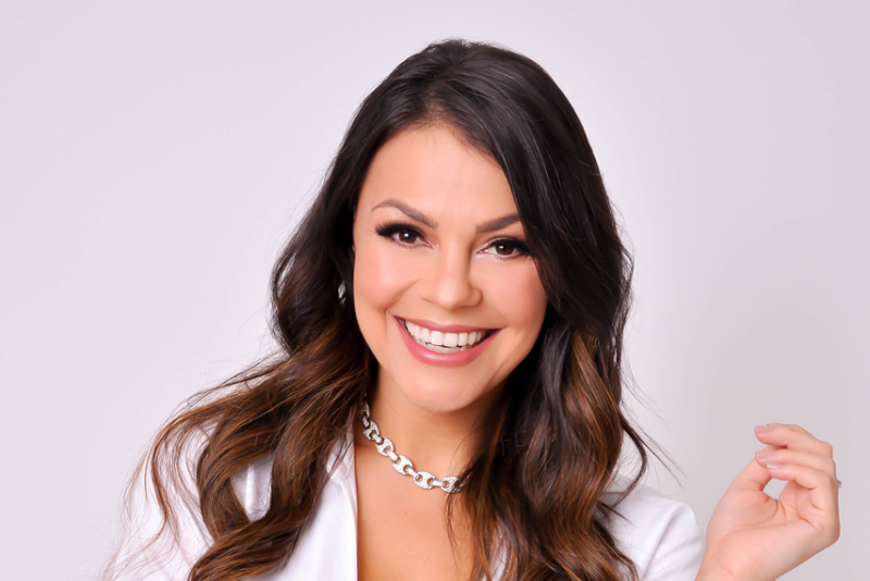 Bruna Louise se apresenta em Caxias do Sul e Canoas com seu show 'O que passa na cabeça dela?'