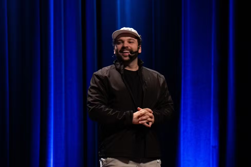 Turnê de Raphael Ghanem passa por Canoas, Lajeado, Caxias do Sul, Porto Alegre e Novo Hamburgo com seu novo show de humor