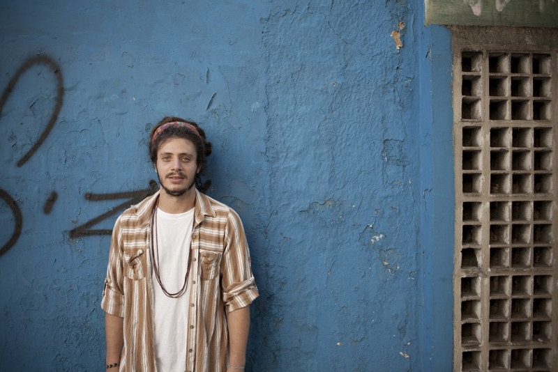 Cantor Thiago Ramil fará o show de abertura de Julieta Venegas em Porto Alegre