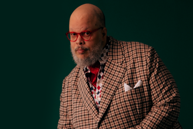Ed Motta celebra 30 anos de carreira com o show 'Manual Prático' no Teatro do Bourbon Country em Porto Alegre