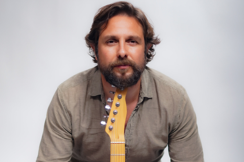 Rob Morgan faz show em Porto Alegre com fusão de rock, blues e country nesta quinta-feira (26) no Grezz