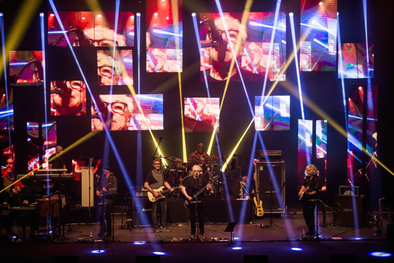Dire Straits Legacy confirma show em Porto Alegre com ex-integrantes da banda original e clássicos do rock no Auditório Araújo Vianna