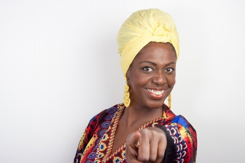 Café fon fon recebe a cantora Glau Barros no show 