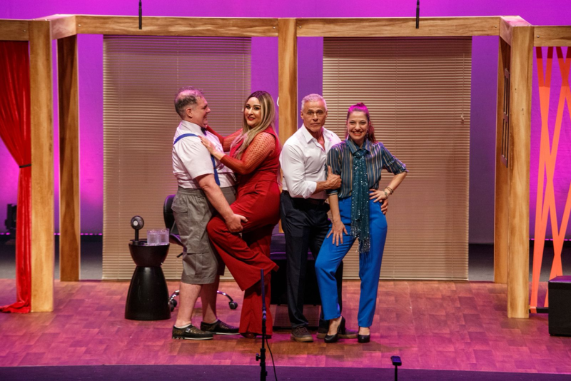 Uma comédia sobre os altos e baixos do amor 'Troca-Troca', com Oscar Magrini e mais chega a Porto Alegre em novembro