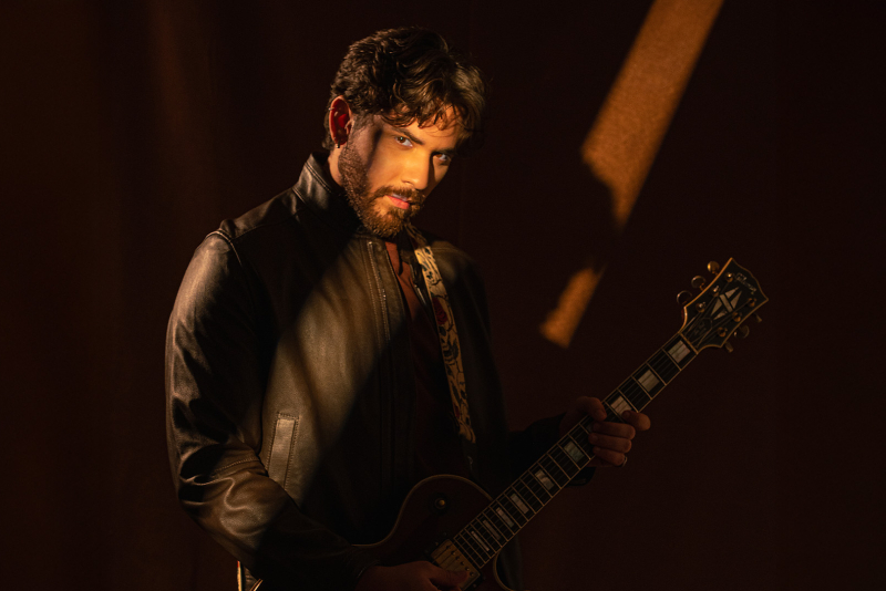 Gustavo Mioto apresenta a turnê 'Inconfundível' nesta sexta-feira (12), em Porto Alegre