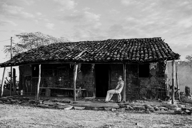 Júnior Cordeiro lança o álbum 'BRENHA, VASTO PROFUNDO': um regresso ao sertão mítico e à memória cultural brasileira