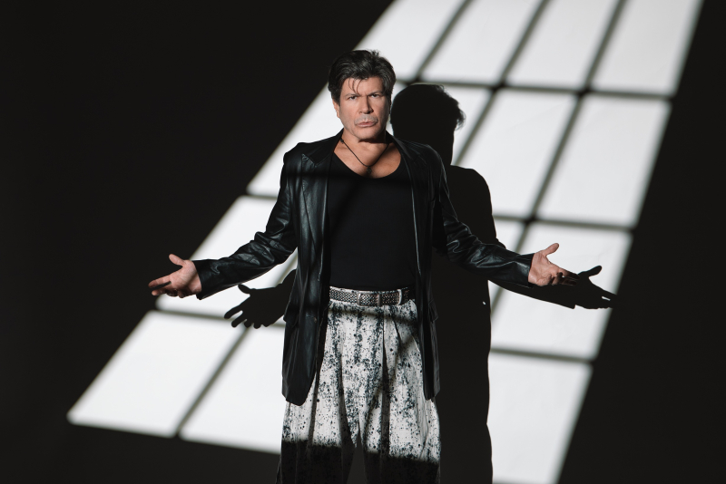 Paulo Ricardo em Porto Alegre: show da turnê comemorativa 'Paulo Ricardo XL' celebra 40 anos de carreira no Teatro do Bourbon Country