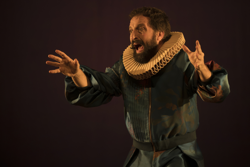 Gregorio Duvivier volta a Porto Alegre com o espetáculo 'O Céu da Língua' em sessões esgotadas no Salão de Atos da PUCRS