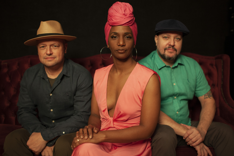Indira y Os Brás Cubas apresenta show no Espaço 373 com repertório latino e sotaque afro-cubano