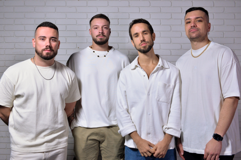 Grupo Chocolate grava DVD 'Do Nosso Mundo' em Porto Alegre com participações de Turma do Pagode, Akatu e Kamisa 10