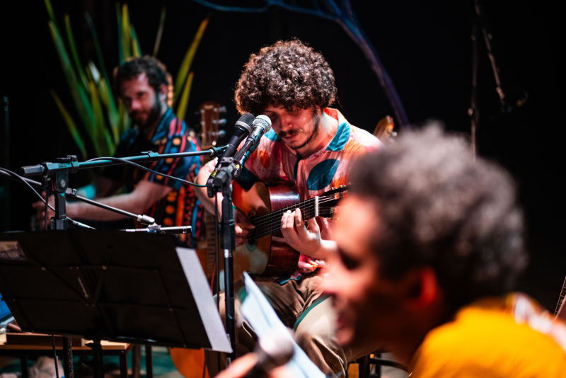 Espetáculo Sereno Canto com Thiago Ramil encerra programação especial do mês das crianças no Instituto Ling