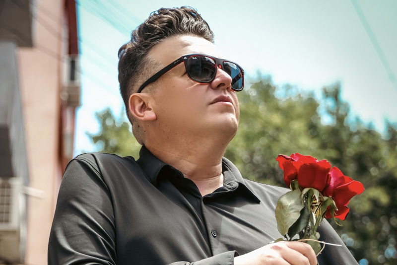 Jogo Sujo apresenta o show 'Baile do Amor' em Porto Alegre, no Teatro de Câmara Túlio Piva