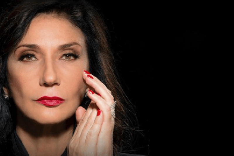 Zizi Possi leva o espetáculo 'Choro das Águas' ao Teatro Feevale em Novo Hamburgo com ação solidaria aos envolvidos da enchente 