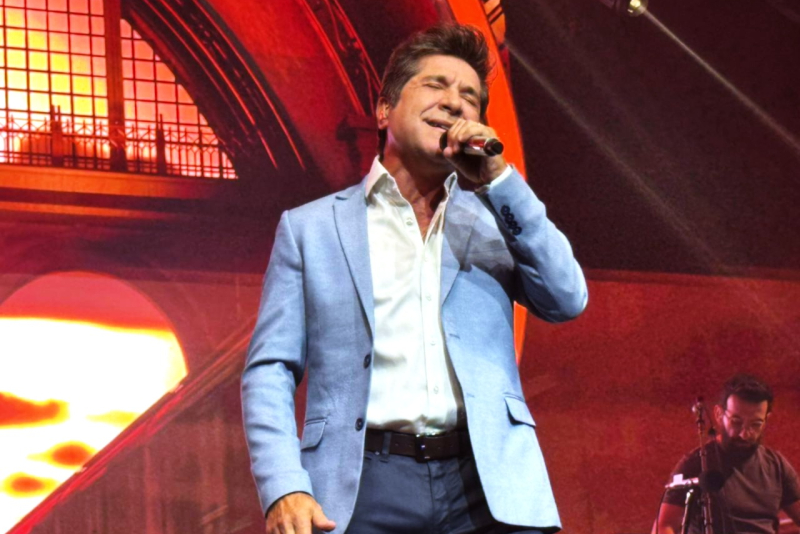 Entre clássicos, interação afetuosa e muita emoção, Daniel reafirma sua grandiosidade em show memorável no Araújo Vianna