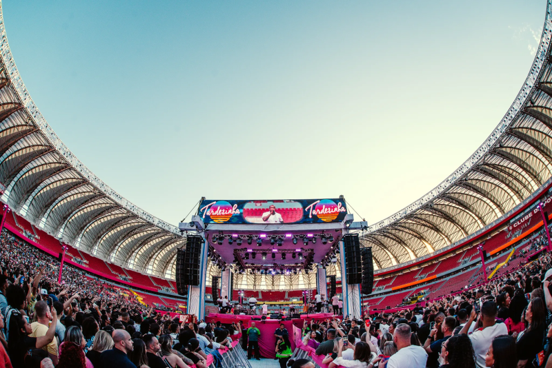 Thiaguinho celebra 10 anos da Tardezinha com show histórico no Estádio Beira-Rio em Porto Alegre